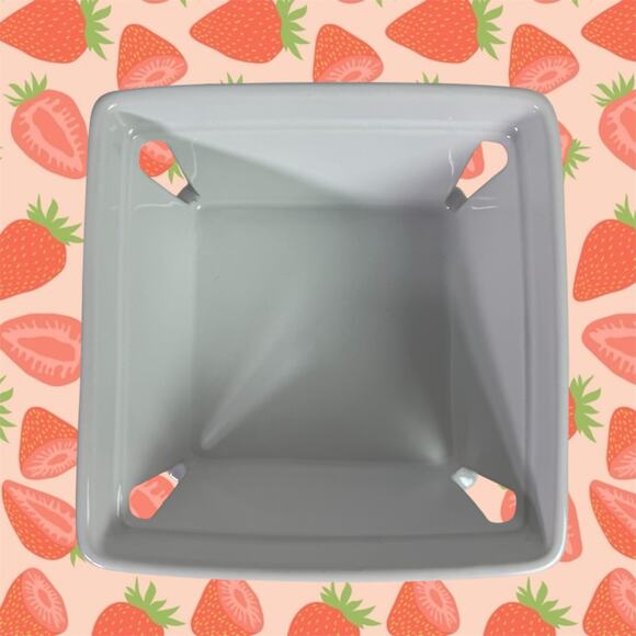 Sur la Table White Ceramic Decorative Berry Basket Bowl 5.5" x 5.75" Minimalist - Picture 4 of 6